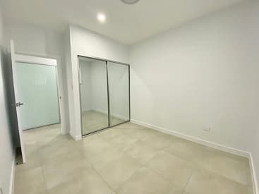 l-RayWhite-12031051-10