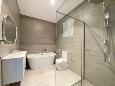 l-RayWhite-12031051-11