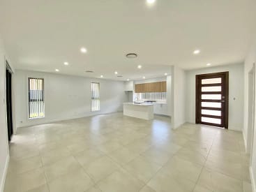 l-RayWhite-12031051-2