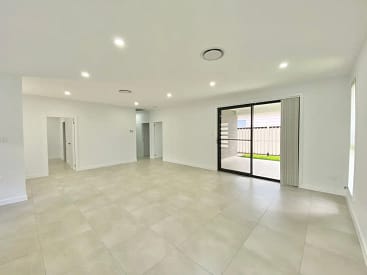 l-RayWhite-12031051-6